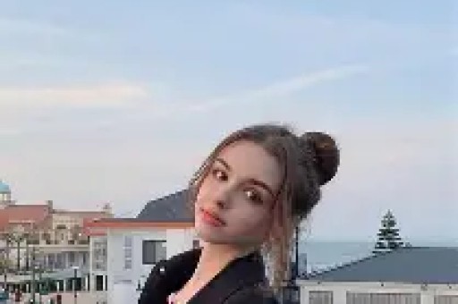 娱乐圈一日三爆瓜！同居、人设翻车、被滞留海外个个戳中眼球